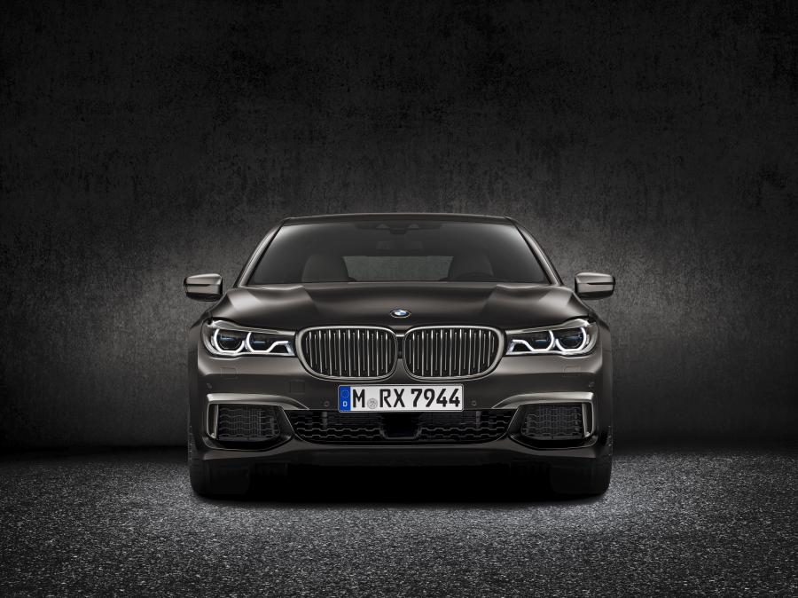  BMW M760Li xDrive (G12) 2016 года  (WW) (фото 3 из 25)